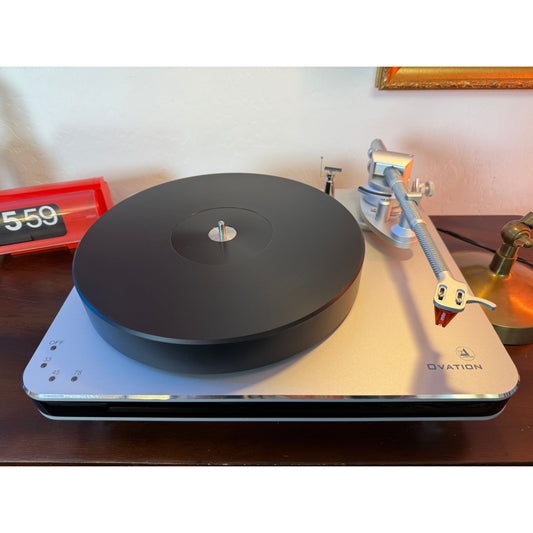 Clearaudio Ovation Turntable with Universal Carbon Fiber Tonearm ; VINYLGLOB