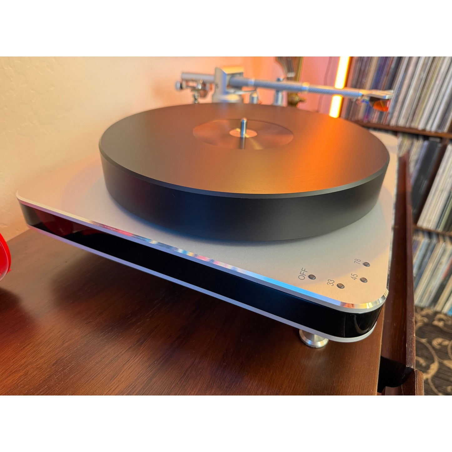 Clearaudio Ovation Turntable with Universal Carbon Fiber Tonearm ; VINYLGLOB